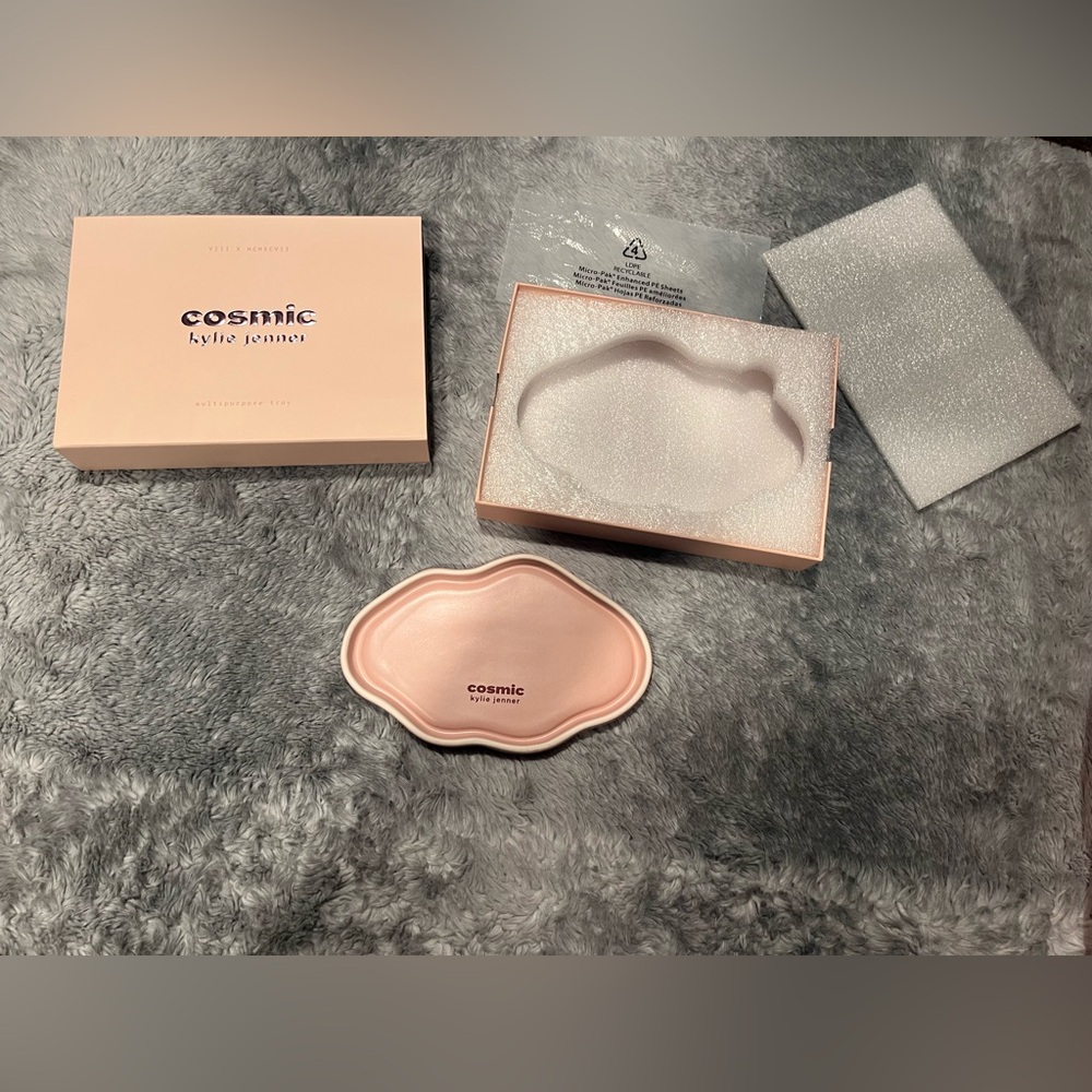 Kylie Jenner ‘Cosmic’ Bag and Tray - Picture 4 of 9